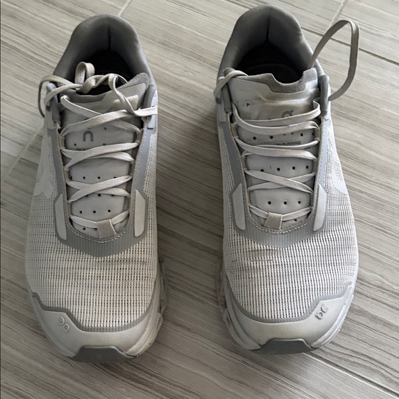 On Running Monster Men's Light Gray Sneakers size 8 - Picture 2 of 5